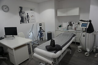Un acceso a espacio bienestar y un tratamiento facial para 1 en Avantwell Medical en Barcelona