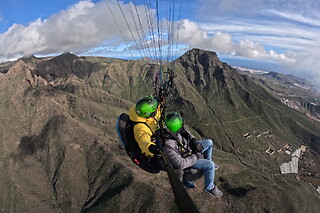 Un vuelo en parapente para 2 en Letsfly Paragligling en Adeje (Santa Cruz de Tenerife)