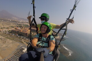 Un vuelo en parapente para 2 en Letsfly Paragligling en Adeje (Santa Cruz de Tenerife)