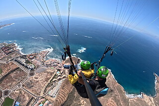 Un vuelo en parapente para 2 en Letsfly Paragligling en Adeje (Santa Cruz de Tenerife)