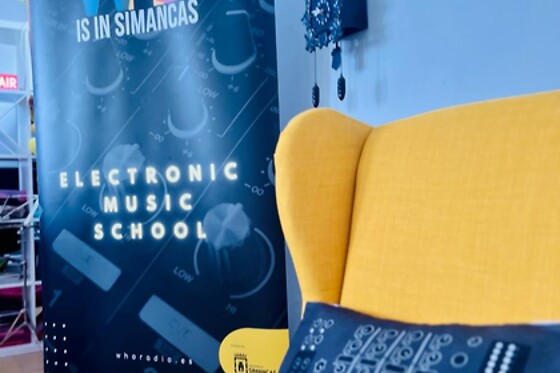 Una experiencia de DJ para 1 en Who is in da School en Simancas (Valladolid)