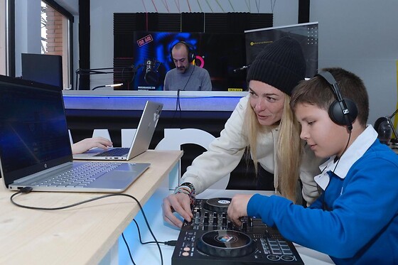 Una experiencia de DJ para 1 en Who is in da School en Simancas (Valladolid)