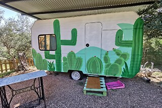 Una noche con desayuno para 2 en Caravan Glamping en Jarandilla de la Vera (Cáceres)