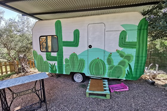 Una noche con desayuno para 2 en Caravan Glamping en Jarandilla de la Vera (Cáceres)