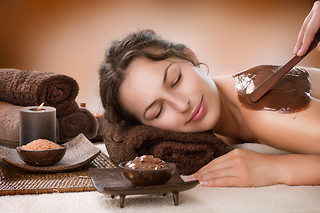 Una exfoliación corporal, una envoltura de chocolate, un masaje hidratante y una manicura spa para 2 en Beauty Time en Alcalá de Guadaíra (Sevilla)