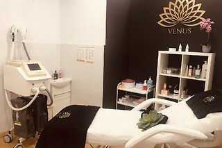 Un tratamiento de rejuvenecimiento facial para 1 en Venus Dermoestética en Collado Villalba (Madrid)