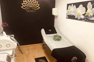 Un tratamiento de rejuvenecimiento facial para 1 en Venus Dermoestética en Collado Villalba (Madrid)