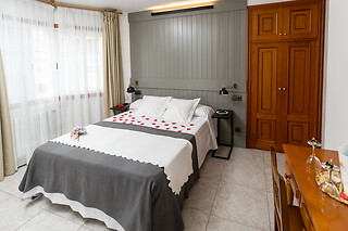 Dos noches con cena para 2 en Hotel Panadeiramar en Sanxexo (Pontevedra)