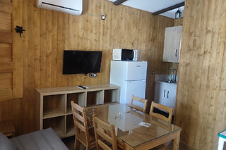 Una noche en cabaña para 4 en Camping Carlos III en La Carlota (Córdoba)
