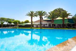 Una noche en cabaña para 4 en Camping Carlos III en La Carlota (Córdoba)