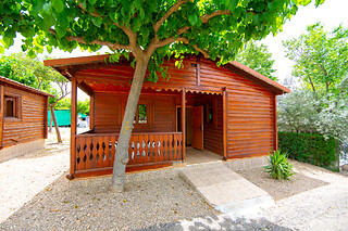 Una noche en cabaña para 4 en Camping Carlos III en La Carlota (Córdoba)