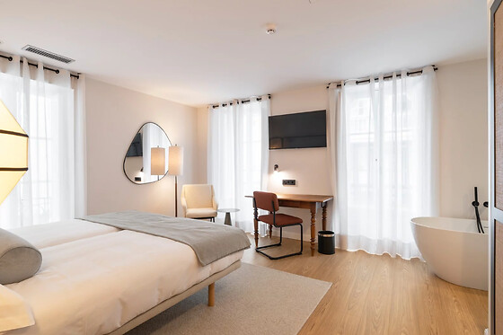 Una noche con desayuno para 2 en Hotel Os Cantís** en Cedeira (A Coruña)