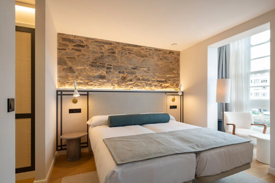 Una noche con desayuno para 2 en Hotel Os Cantís** en Cedeira (A Coruña)