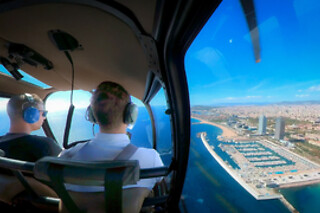 Un vuelo en helicóptero para 3 en Sailing Experience Bcn en Barcelona