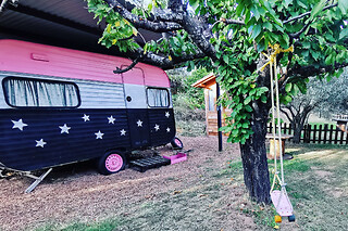 Una noche con desayuno para 2 en Caravan Glamping en Jarandilla de la Vera (Cáceres)