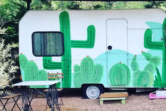 Una noche con desayuno para 2 en Caravan Glamping en Jarandilla de la Vera (Cáceres)