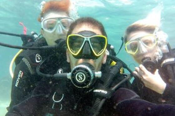 Un bautizo de buceo en mar para 2 en Freeandivers en Sant Adrià de Besòs (Barcelona)