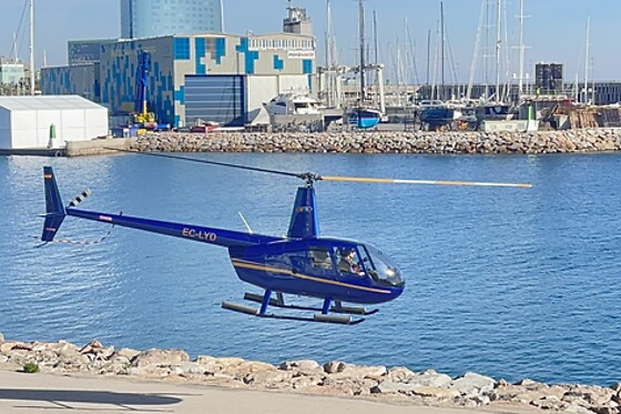 Un Tour Litoral en helicóptero para 3 en Helicóptero BCN en Barcelona