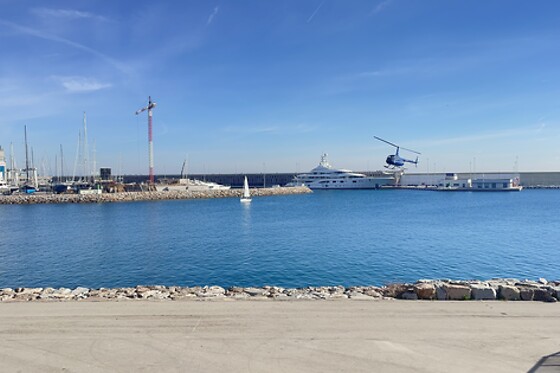 Un Tour Litoral en helicóptero para 3 en Helicóptero BCN en Barcelona