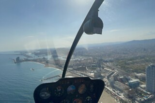 Un Tour Litoral en helicóptero para 3 en Helicóptero BCN en Barcelona