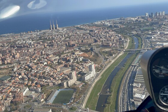 Un Tour Litoral en helicóptero para 3 en Helicóptero BCN en Barcelona
