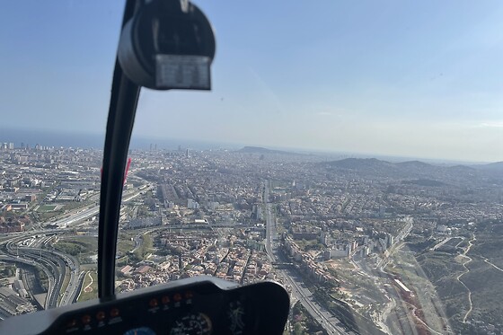 Un Tour Litoral en helicóptero para 3 en Helicóptero BCN en Barcelona