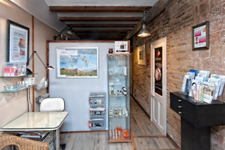 Un tratamiento facial con punta de diamante y vitamina C para 2 en Benestar Balmes en Barcelona