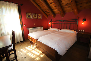 Dos noches en habitación superior con desayunos para 2 en Hotel Rural El Mirador de los Pirineos**** en Santa Cruz de la Serós (Huesca)