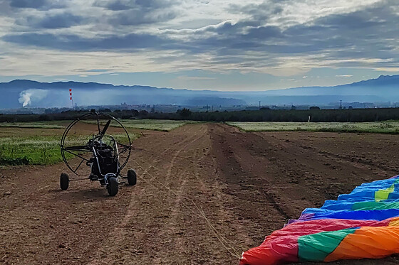 Un vuelo en paramotor para 1 en Tarraco Flying Club en Mora de Ebro (Tarragona)