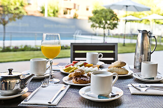 Una comida o cena para 2 en Hotel Abba Huesca en Huesca
