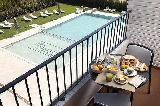 Dos noches con desayunos para 2 en Hotel H4 Cangas*** en Cangas de Morrazo (Pontevedra)