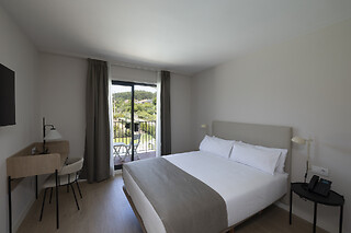 Dos noches con desayunos para 2 en Hotel H4 Cangas*** en Cangas de Morrazo (Pontevedra)