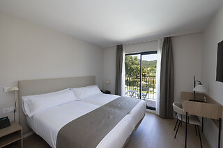 Dos noches con desayunos para 2 en Hotel H4 Cangas*** en Cangas de Morrazo (Pontevedra)