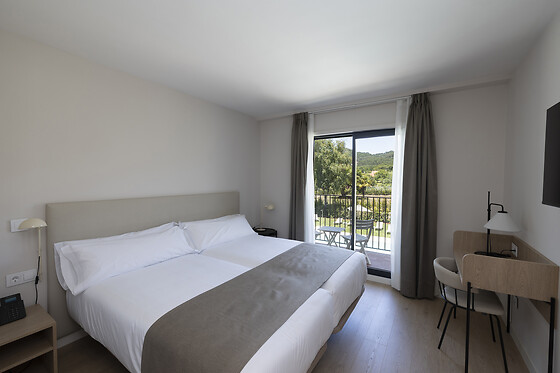 Dos noches con desayunos para 2 en Hotel H4 Cangas*** en Cangas de Morrazo (Pontevedra)