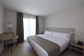 Dos noches con desayunos para 2 en Hotel H4 Cangas*** en Cangas de Morrazo (Pontevedra)