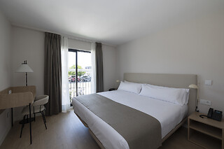 Dos noches con desayunos para 2 en Hotel H4 Cangas*** en Cangas de Morrazo (Pontevedra)