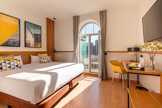 Una noche con desayuno + kit romántico para 2 en Sercotel El Balcón de la Bahía Suites en Santander