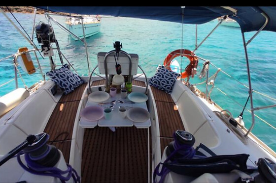 Dos noches en Velero Feeling 36  para grupo de 2 a 4 en Naútica Agua de Mar en Valencia
