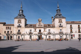 Un tour nocturno y acceso al Museo de la Historia de El Burgo De Osma para 1 en Mini-Bus Turístico Ecológico en Soria