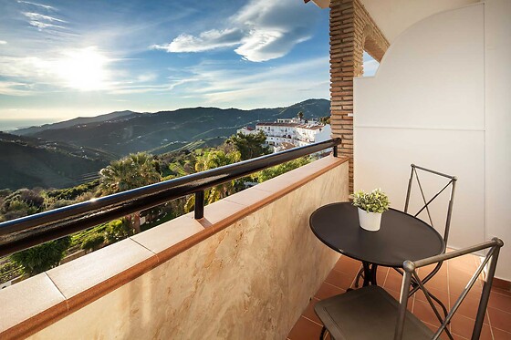 Una noche con desayuno para 2 en Hotel Balcón de Cómpeta*** en Cómpeta (Málaga)