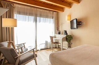 Una noche con desayuno para 2 en Hotel Boutique Niu de Sol*** en Palau Saverdera (Girona)