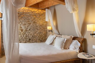 Una noche con desayuno para 2 en Hotel Boutique Niu de Sol*** en Palau Saverdera (Girona)