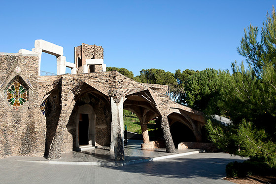 Entrada a la Cripta y Colonia Güell con guía en Santa Coloma de Carvelló (Barcelona)