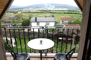 Una noche en habitación superior con desayuno para 2 en A Casa Antiga Do Monte en Lestrove (A Coruña)