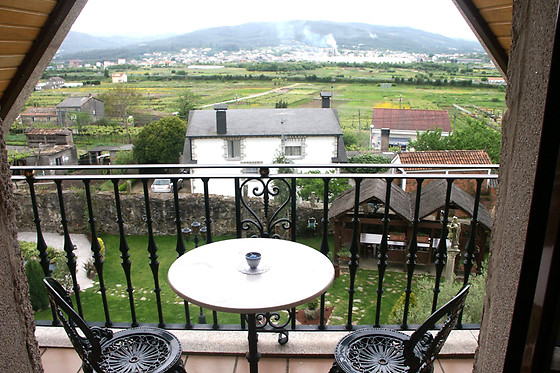Una noche en habitación superior con desayuno para 2 en A Casa Antiga Do Monte en Lestrove (A Coruña)
