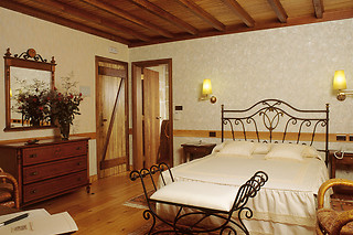 Una noche en habitación superior con desayuno para 2 en A Casa Antiga Do Monte en Lestrove (A Coruña)