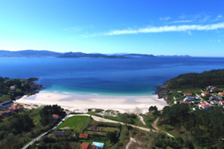 Una noche con experiencia bienestar para 2 en Aparthotel Villa Cabicastro*** en Portonovo (Pontevedra)