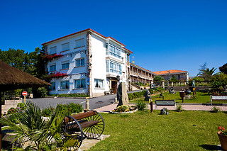 Una noche con experiencia bienestar para 2 en Aparthotel Villa Cabicastro*** en Portonovo (Pontevedra)