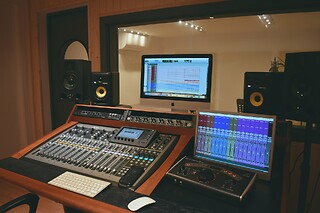 Una grabación de una canción para 1 en Distac Studio en Barcelona