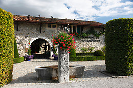 Domaine de Châteauvieux****
